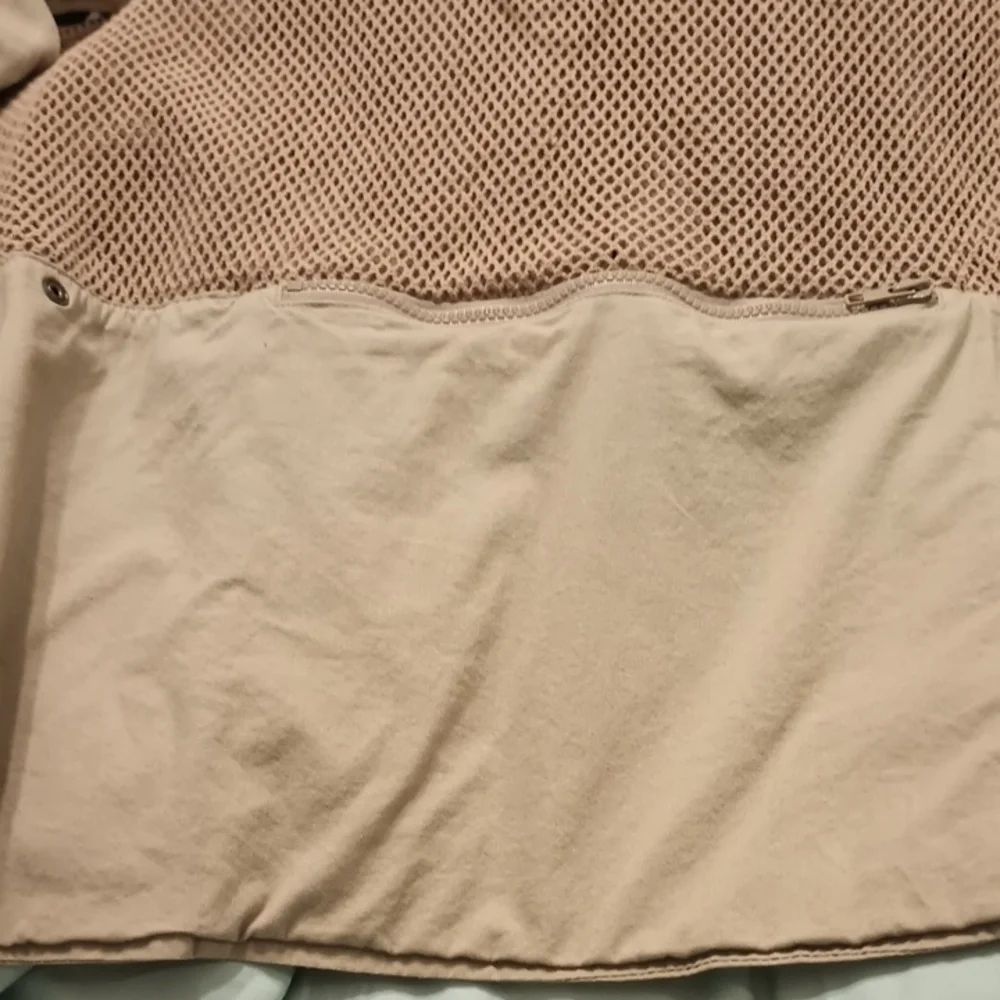 Vintage Banana Republic 1980's Men's Multi-Pocket Fishing/Utility Vest in Khaki